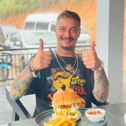 Eliphinity hotel happy customer